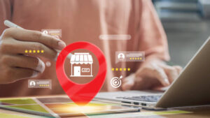 Marketing influencia diretamente o produto ao usar dados, feedbacks e comportamento para orientar melhorias e decisões estratégicas.