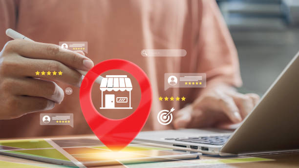 Marketing influencia diretamente o produto ao usar dados, feedbacks e comportamento para orientar melhorias e decisões estratégicas.