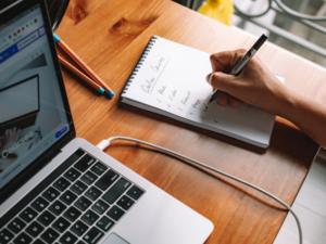 Como escolher cursos online que realmente ajudam na carreira